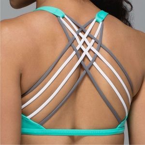 LULULEMON Free to be Wild Bra in Bali Breeze (turquoise) Size 4.